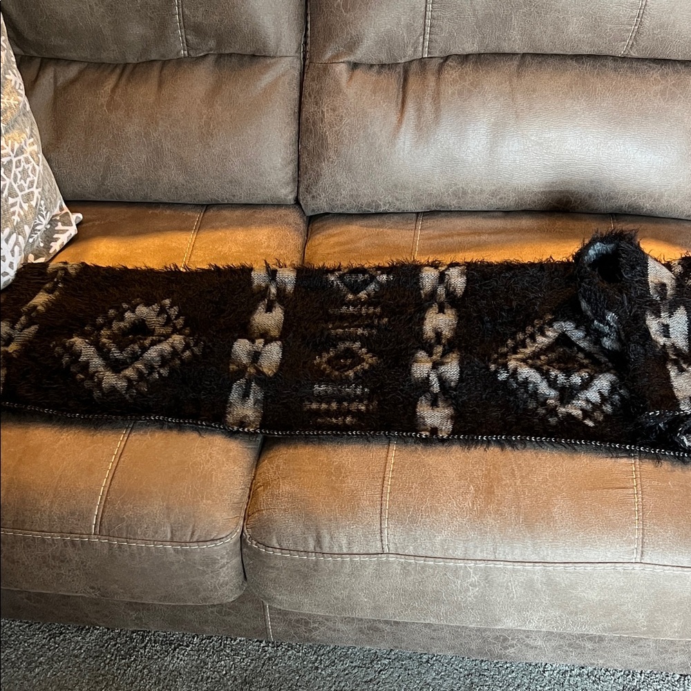 Coco +Carmen Black and Gray Patterned Shrug